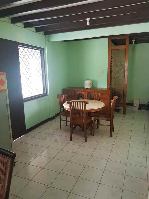 rumah villa istana bunga cisarua dekat wisata lembang