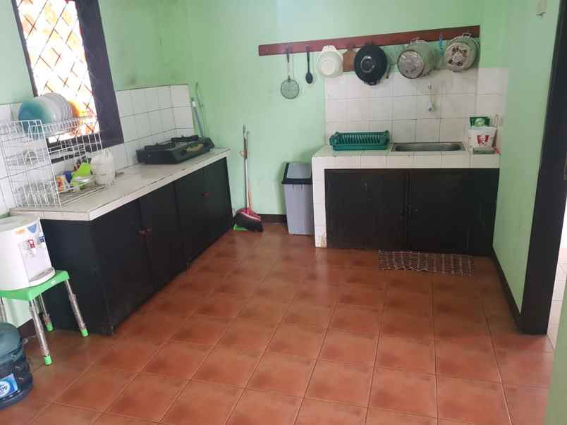 rumah villa istana bunga cisarua dekat wisata lembang