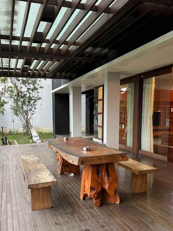 rumah villa mewah fully furnished dago resort pakar