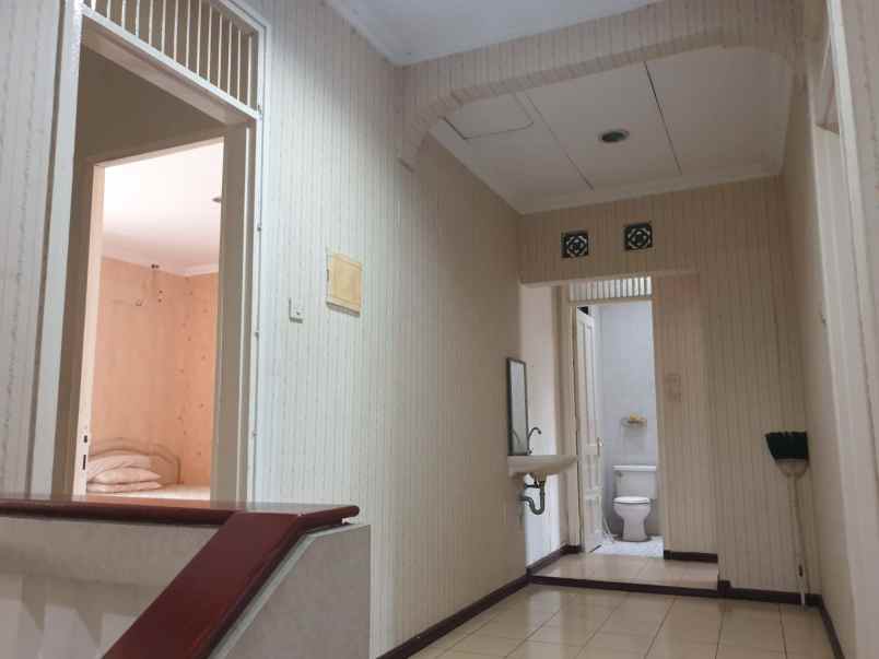 rumah villa sentra raya citraland surabaya