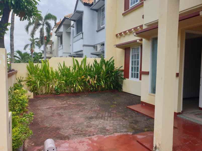 rumah villa sentra raya citraland surabaya