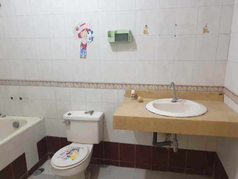 rumah villa sentra raya citraland surabaya