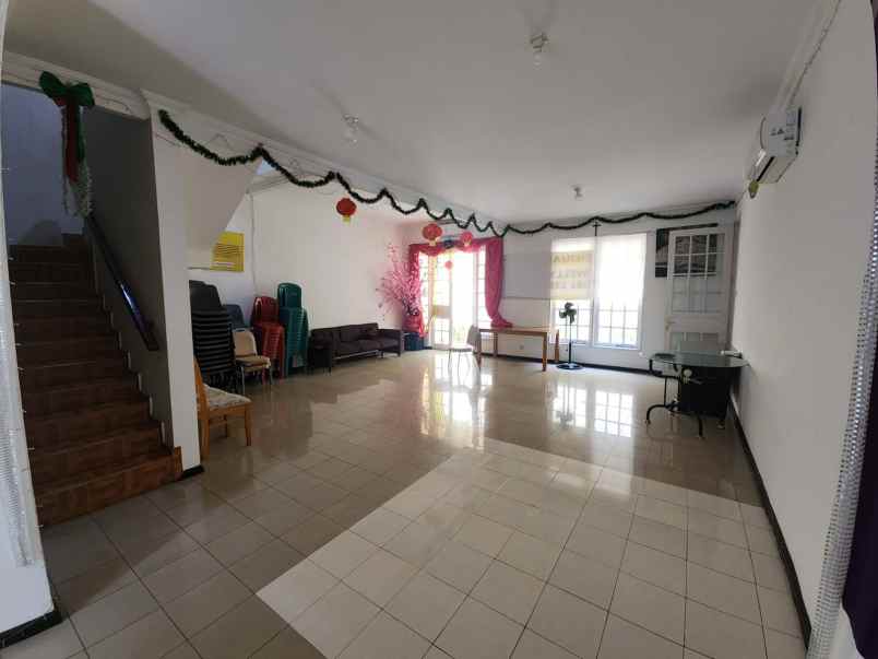 rumah villa sentra raya citraland surabaya