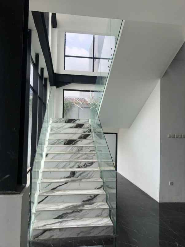 sewa gedung gudang kebayoran lama jak sel