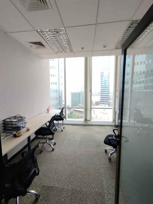 sewa kantor full furnished menara jamsostek