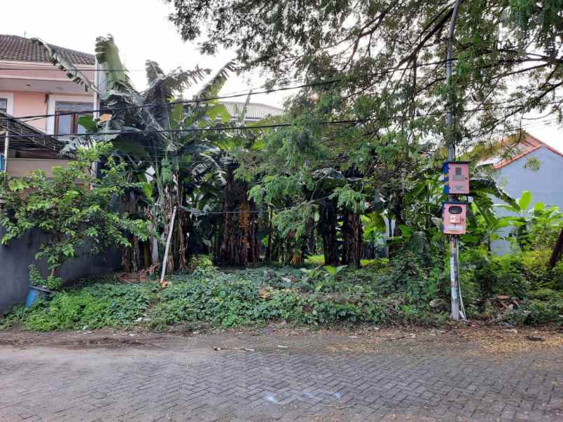 tanah kertomenanggal hadap timur row jalan 3 mobil