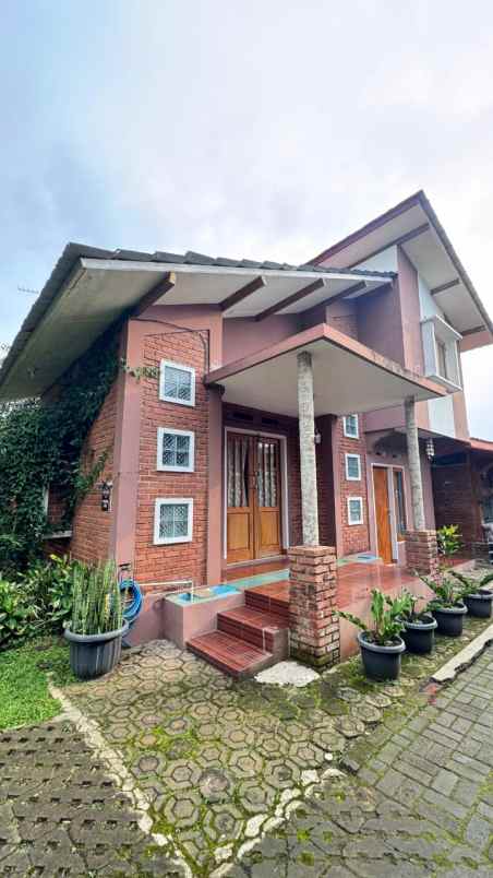 villa clasic di cisarua lembang
