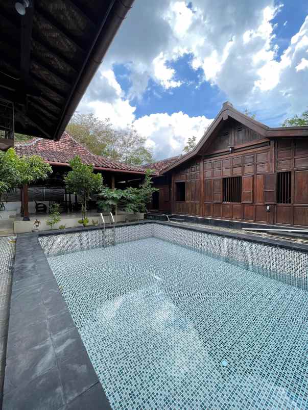 villa joglo cantik dekat jogja utara