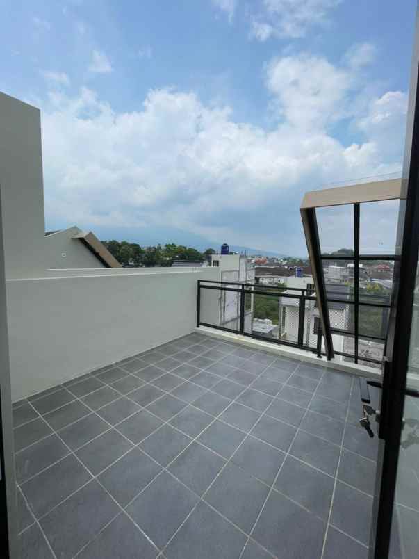 villa mewah dijual di kota batu cukup 700 juta