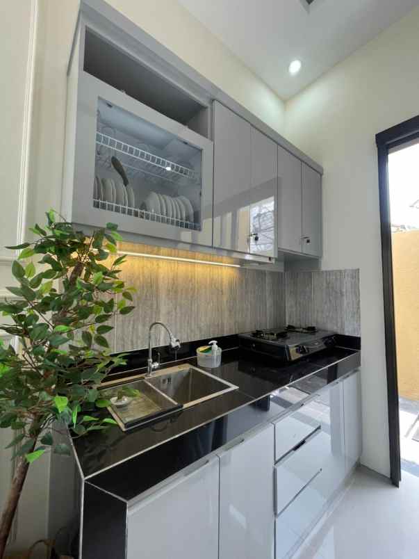 villa mewah dijual di kota batu cukup 700 juta