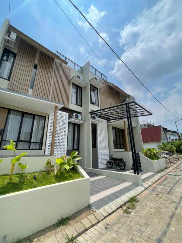 villa mewah dijual di kota batu cukup 700 juta