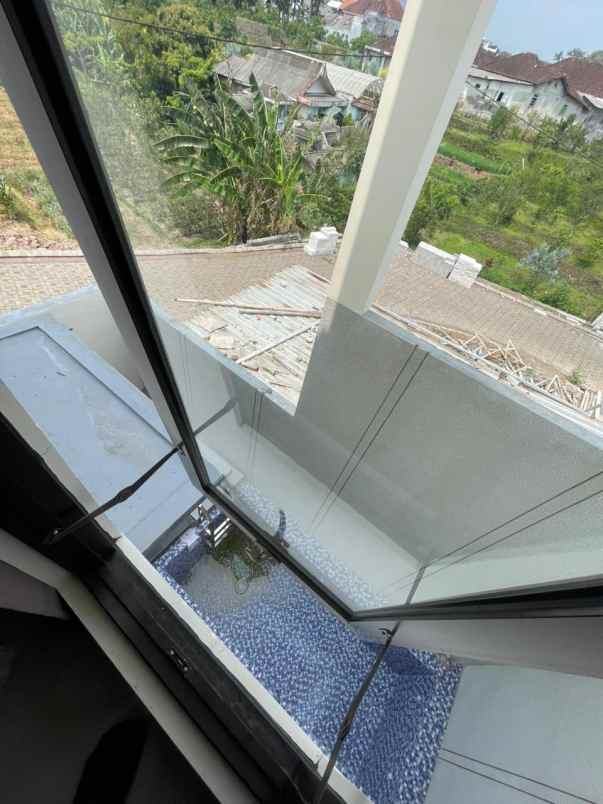 villa mewah dijual di kota batu cukup 700 juta