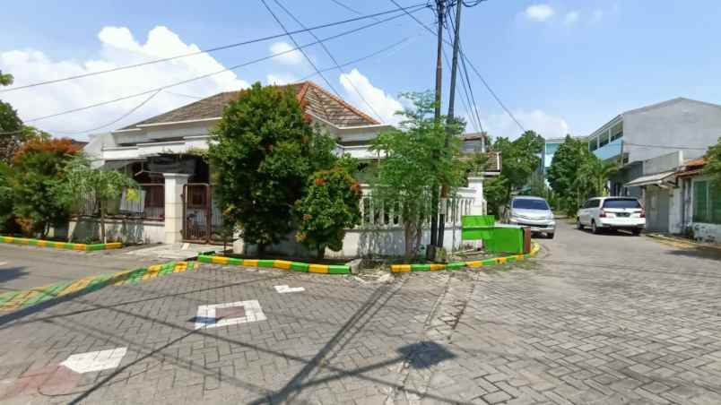 wisma lidah kulon rumah hook dijual