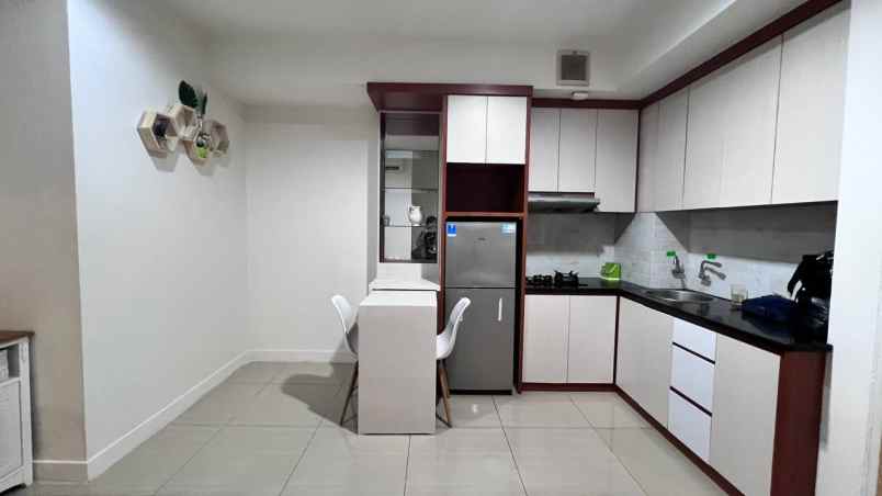 apartemen 2br strategis tol grand kamala lagoon bekasi