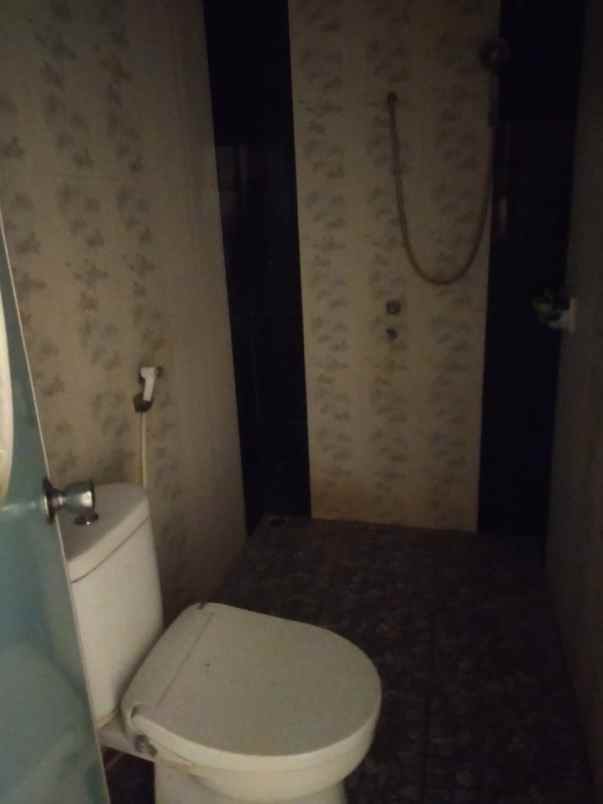 di sewain rumah pertahun di harapan indah bekasi j0013