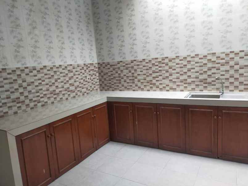 di sewain rumah pertahun di harapan indah bekasi j0013