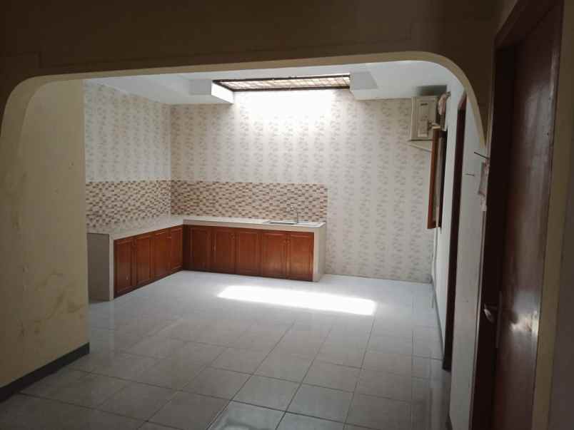di sewain rumah pertahun di harapan indah bekasi j0013