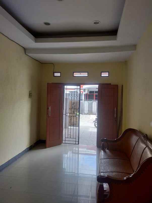 di sewain rumah pertahun di harapan indah bekasi j0013