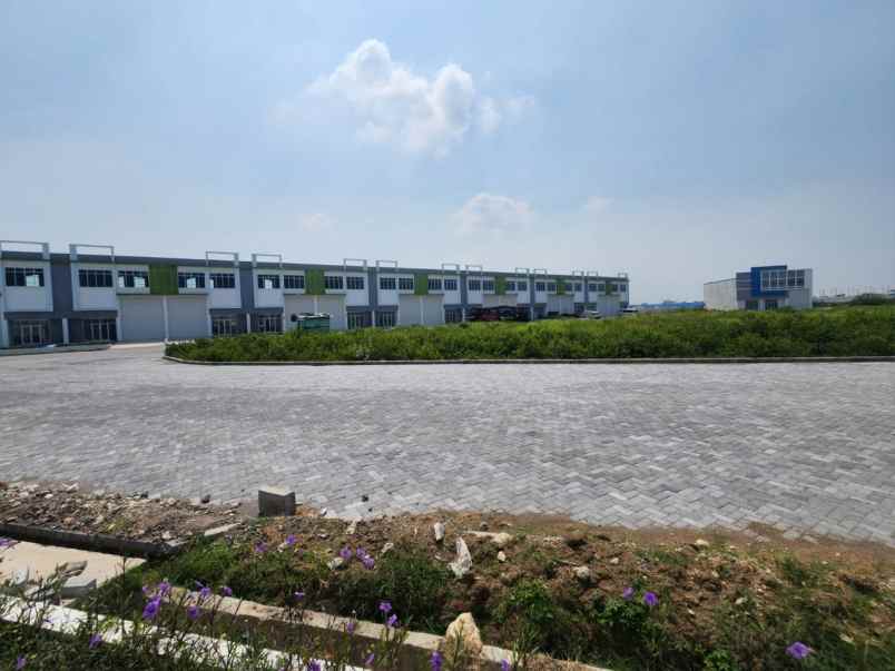 dijual disewakan gudang di manyar jipe