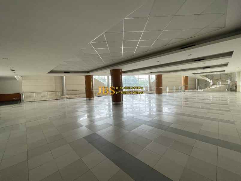 dijual gedung 3 tingkat di jalan asrama medan