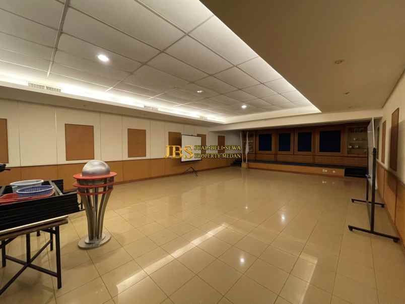 dijual gedung 3 tingkat di jalan asrama medan