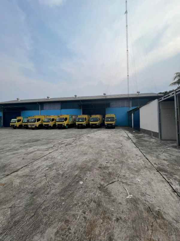 dijual gudang di jalan raya tapos kota depok strategis