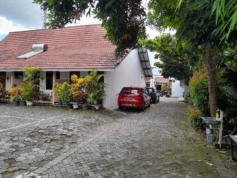 dijual hotel jl ringroad utara no 14