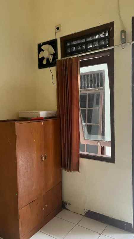 dijual kost jl karet pondok cina kec