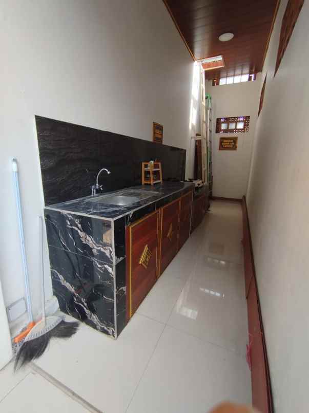 dijual kost jl mengger girang sukaati