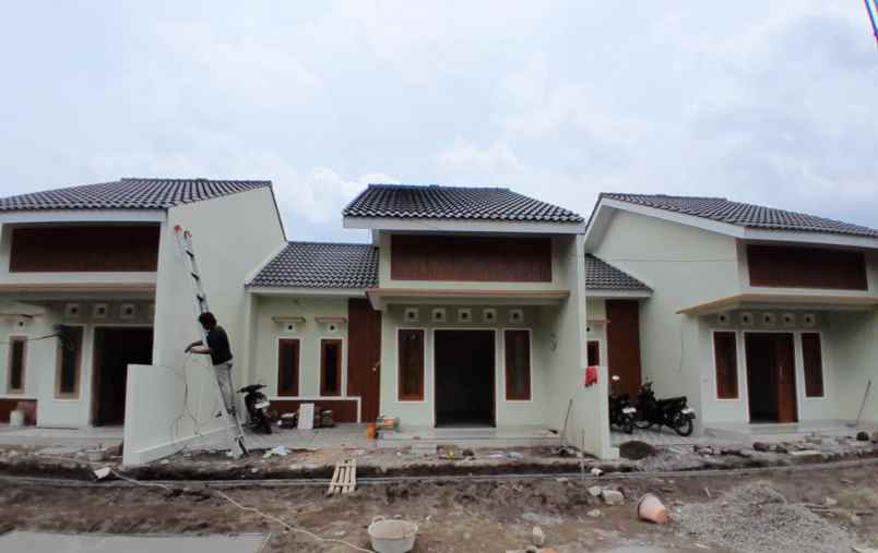 dijual rumah 1 km ke sambisari