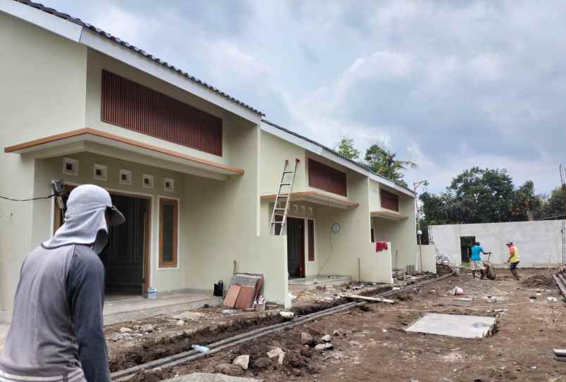 dijual rumah 1 km ke sambisari