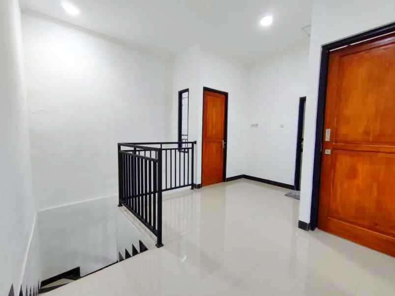 dijual rumah 2 lantai dekat stasiun citayam depok