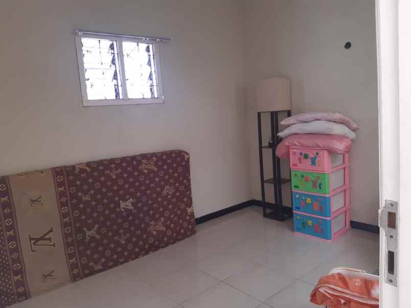 dijual rumah 2 lantai di dekat roxy jember