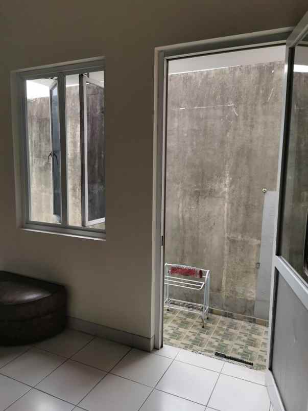 dijual rumah 2 lantai di kemang pratama 2 bekasi