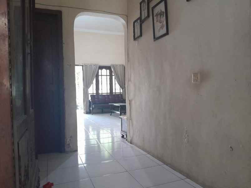 dijual rumah 2 lantai ketintang selatan surabaya