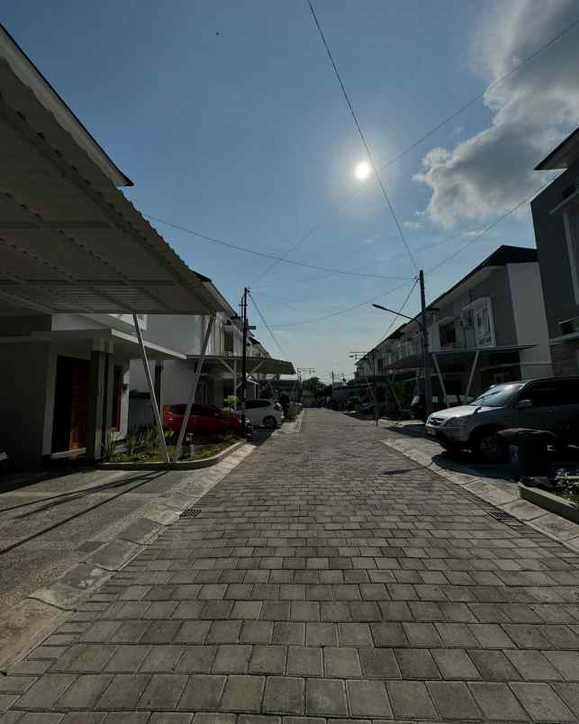 dijual rumah 2 lantai siap huni di godean sleman