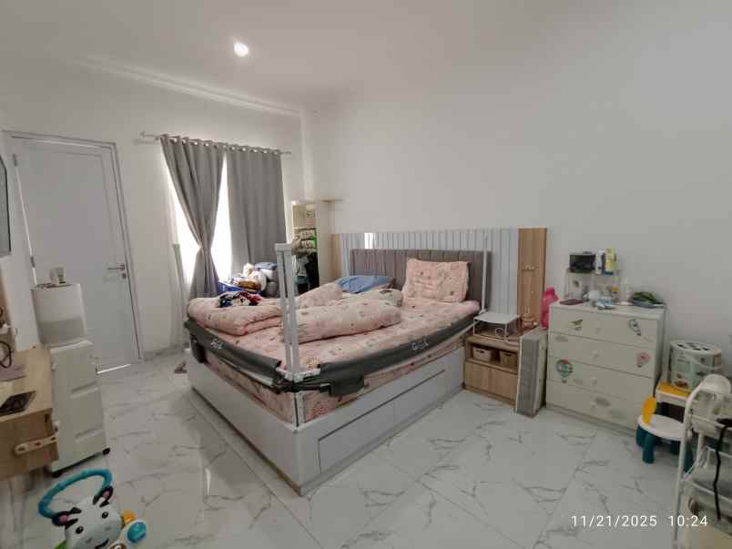 dijual rumah 3 lantai kelapa gading