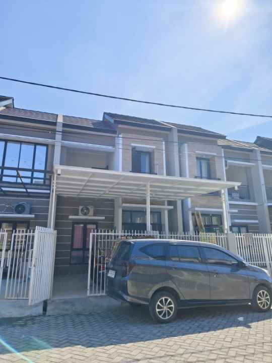 dijual rumah alana tambak oso