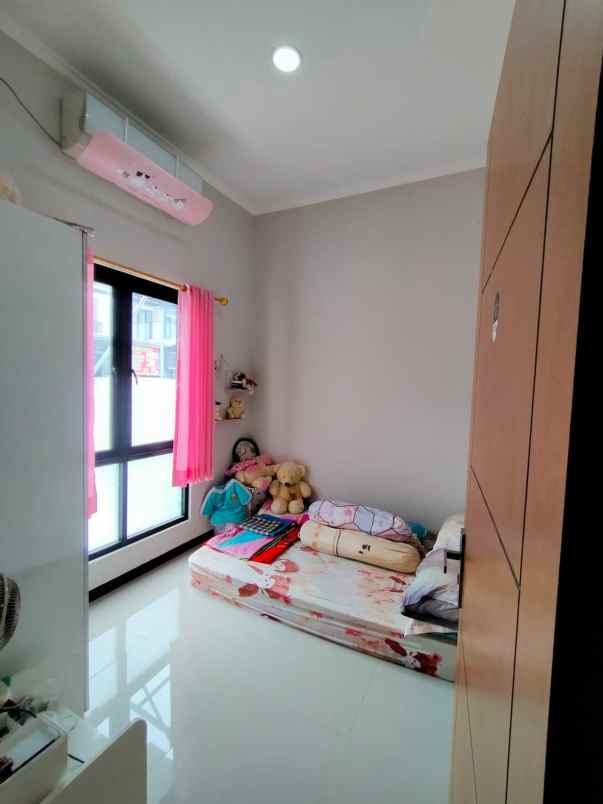 dijual rumah alana tambak oso