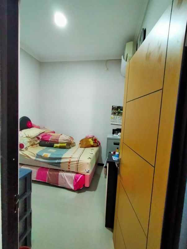 dijual rumah alana tambak oso