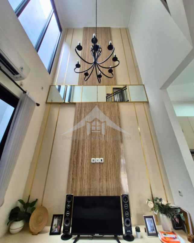 dijual rumah american classic di beji depok