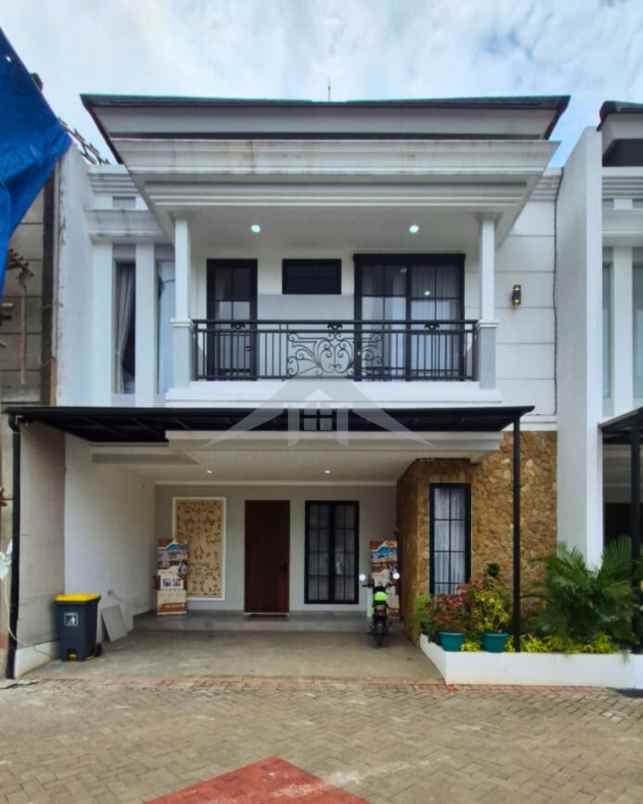 dijual rumah american classic di beji depok