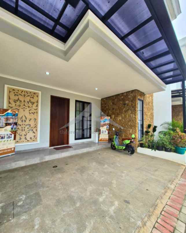 dijual rumah american classic di beji depok