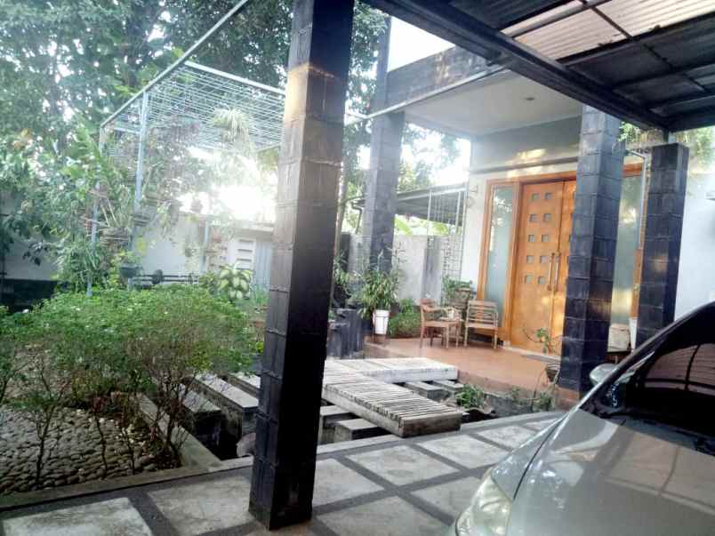 dijual rumah ampera