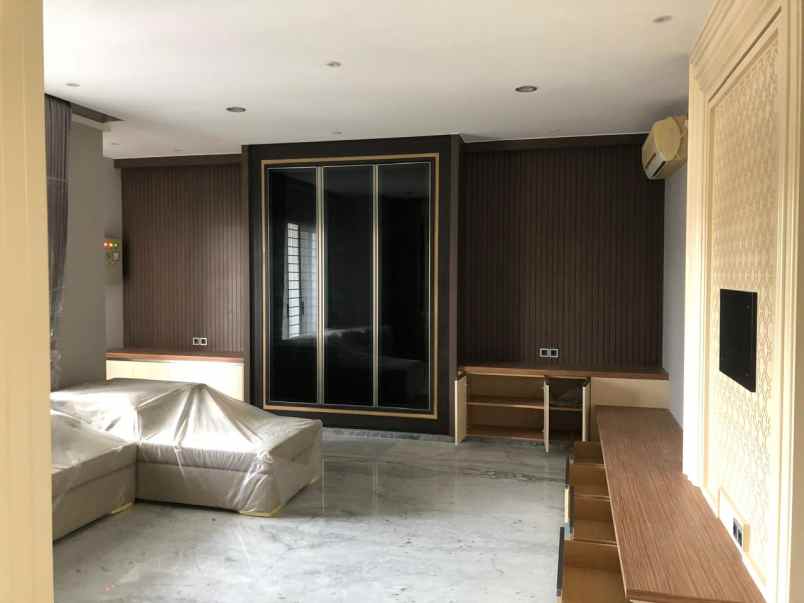 dijual rumah araya