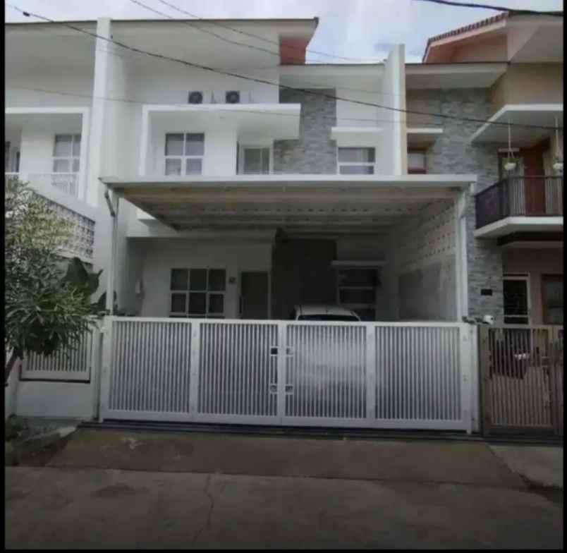 dijual rumah arcamanik