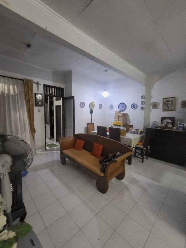 dijual rumah asri dan dalam perumahan besar cikunir