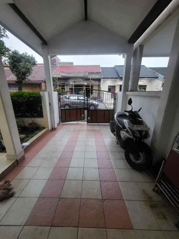 dijual rumah asri dan dalam perumahan besar cikunir