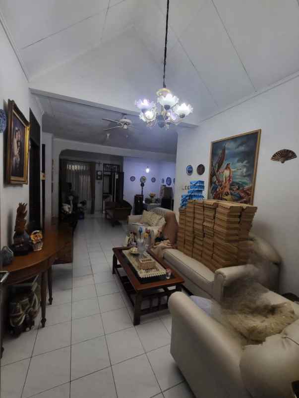 dijual rumah asri dan dalam perumahan besar cikunir