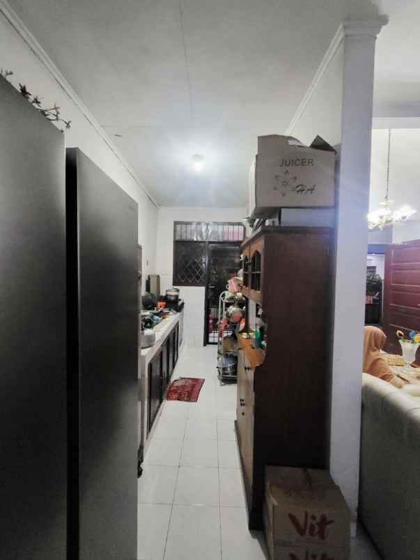dijual rumah asri dan dalam perumahan besar cikunir
